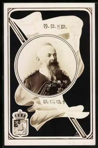 AK Prinzregent Luitpold von Bayern in Uniform mit weissblauer Flagge, Wappen