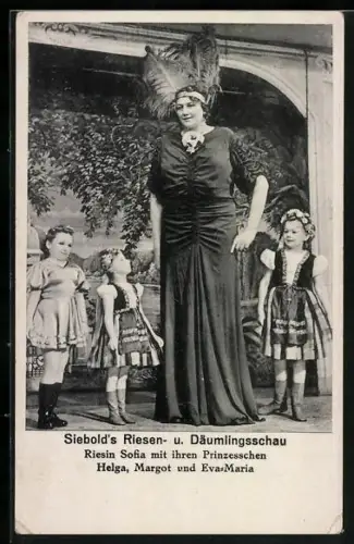 AK Siebold's Riesen- und Däumlinschau, Riesin Sofia mit ihren Prinzesschen Helga, Margot und Eva-Maria