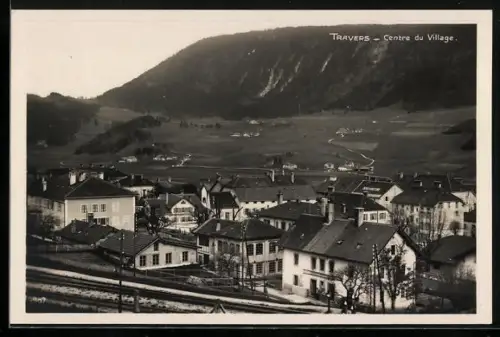 AK Travers, Centre du Village