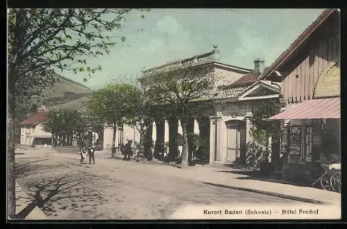 AK Baden, Hotel Freihof mit Strassenpartie