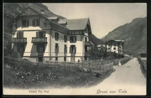 AK Vals, Hotel Piz Aul mit Strassenpartie