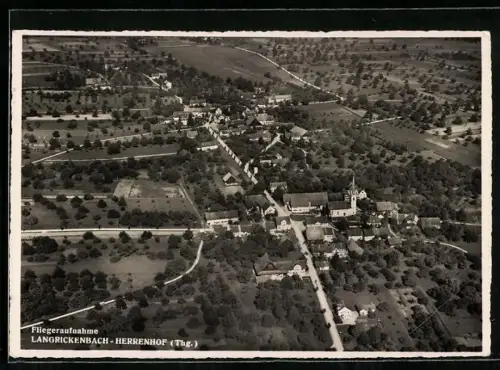 AK Langrickenbach-Herrenhof /Thg., Teilansicht mit Strassenpartie, Fliegeraufnahme