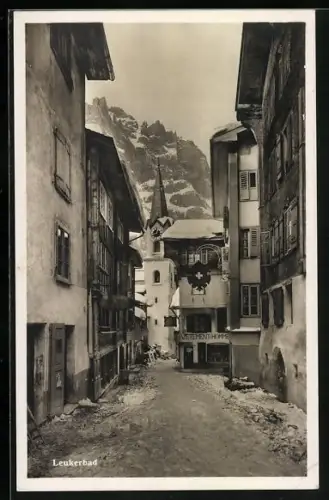 AK Leukerbad, Strassenpartie mit Kirche