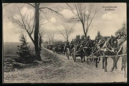 AK Soldaten der Artillerie in Uniform auf dem Marsch