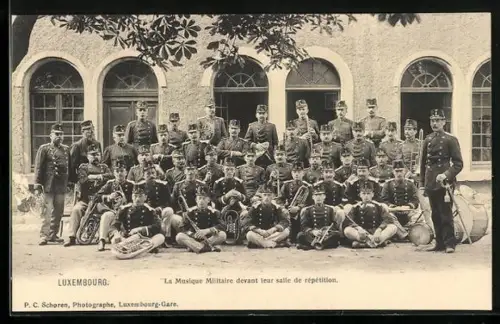 AK Luxembourg, La Musique Militaire devant leur salle de répétition