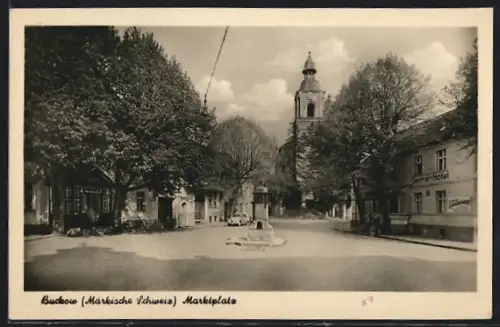 AK Buckow / Mark, Marktplatz, Kirche, Central-Hotel, Denkmal