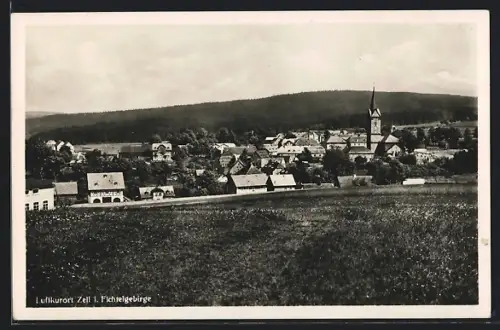 AK Zell i. Fichtelgebirge, Ortsansicht mit Gasthof zur Saalequelle J. Benker