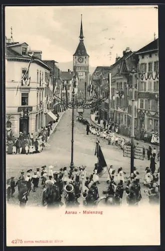 AK Aarau, Strassenpartie mit Maienzug und Zuschauern