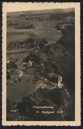 AK St. Radegund /O.-Ö., Kirche mit Friedhof, Fliegeraufnahme
