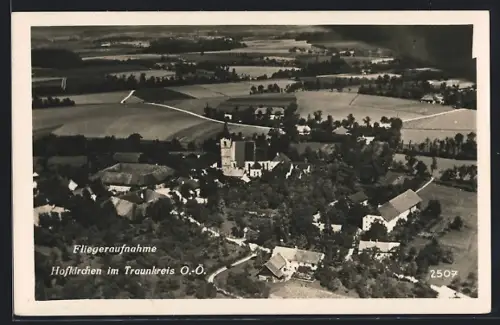 AK Hofkirchen im Traunkreis, Ortspartie mit Kirche, Fliegeraufnahme