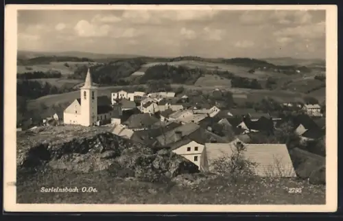 AK Sarleinsbach, Ortsansicht mit Kirche und Blick ins Land