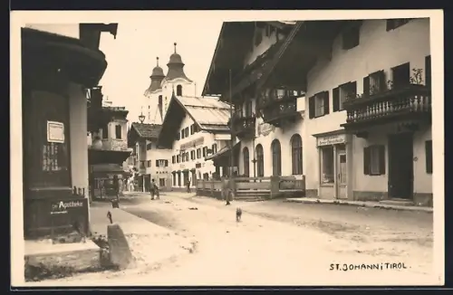 AK St. Johann in Tirol, Strassenpartie mit Geschäft und Bank