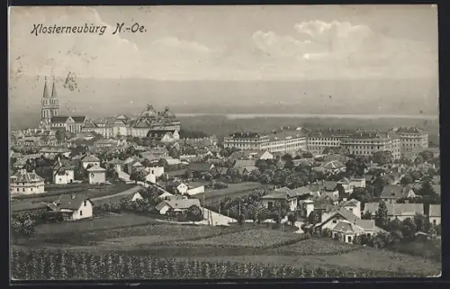 AK Klosterneuburg /N.-Ö., Totalansicht mit Rebstöcken aus der Vogelschau