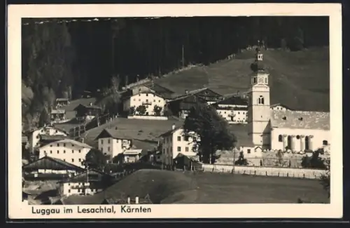 AK Luggau im Lesachtal, Totalansicht mit Kirche aus der Vogelschau