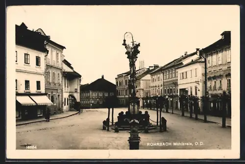 AK Rohrbach /Mühlkreis, Platz mit Säulendenkmal u. Geschäften