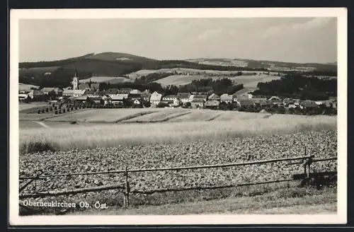 AK Oberneukirchen /O.-Ö., Ortspanorama mit Feldern, aus der Ferne gesehen