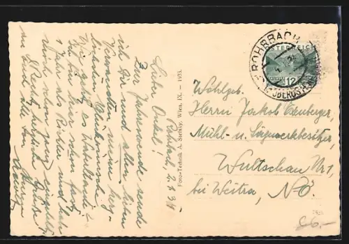 AK Rohrbach /O.-Ö., Platz mit Arkadengebäude und Säulendenkmal