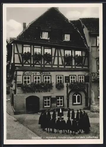 AK Eisenach, Kurrende- Schüler singen vor dem Lutherhaus