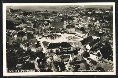 AK Altötting /Oberbayern, Fliegeraufnahme Stadtplatz und Kirche
