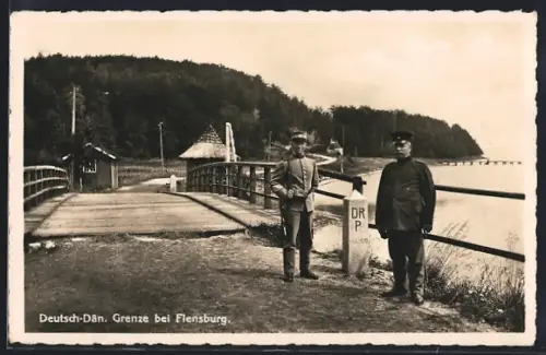 AK Flensburg, Deutsch-Dänische Grenze, Grenzposten, Brücke
