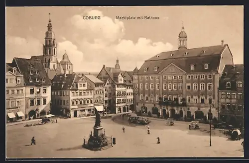 AK Coburg, Marktplatz mit Denkmal und Rathaus