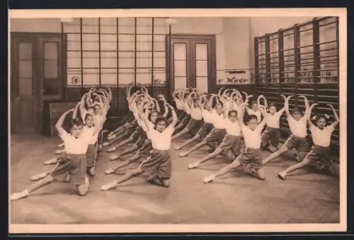 AK Schaerbeek, Ecole Communale No. 10, Grande Rue au Bois 57, une lecon de gymnastique