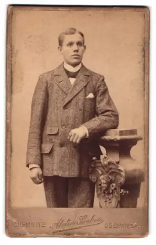 Fotografie Clemens Seeber, Chemnitz, Theaterstr. 22, Eleganter junger Mann im Atelier