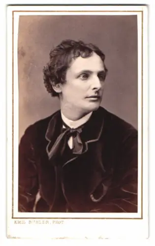 Fotografie Emil Bühler, Mannheim, Ludwigstrasse 34, Porträt eines nachdenklichen Mannes