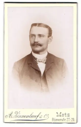 Fotografie A. Zinnenlauf & Co., Metz, Römerstr. 27-29, Porträt eines Mannes mit Schnurrbart