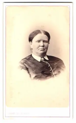 Fotografie Herm. Linde, Lübeck, Johannisstrasse 31, Porträt einer Dame