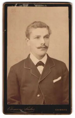 Fotografie Clemens Seeber, Chemnitz, Theaterstrasse 22, Porträt eines eleganten Herrn