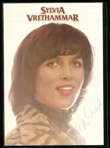 AK Musikerin Sylvia Vrethammar im Portrait, Autograph