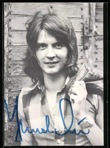 AK Musiker Bernd Clüver in die Kamera schauend, Autograph