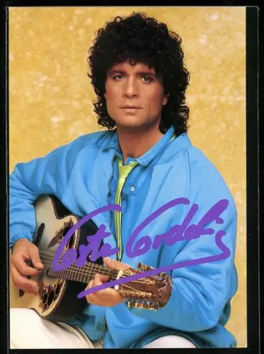 AK Musiker Costa Cordalis mit Gitarre, Autograph