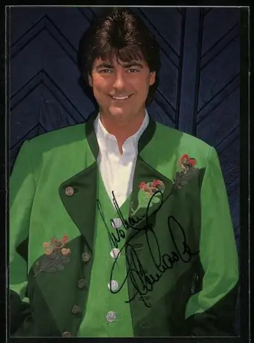 AK Musiker Wolfgang Edenharder in traditioneller Kleidung, Autograph