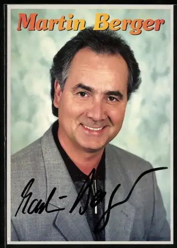 AK Musiker Martin Berger im grauen Sakko, Autograph