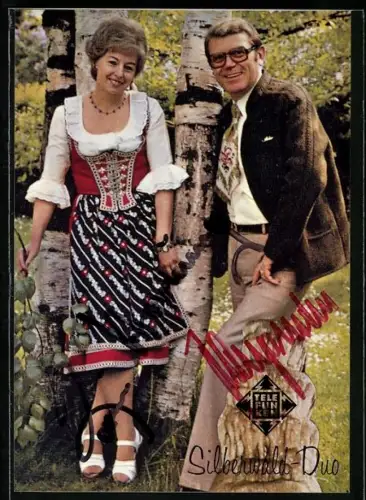 AK Musiker-Band Silberwald-Duo an Bäumen stehen posierend, Autographen