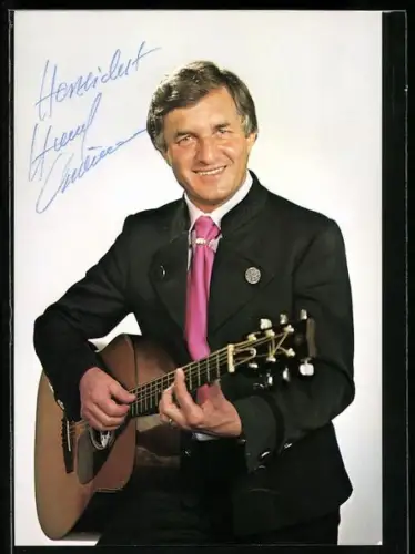 AK Musiker Hansl Krönauer mit Gitarre portraitiert, Autograph
