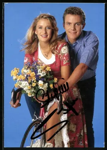 AK Musiker Stefan Mross und Stefanie Hertel mit Fahrrad, Autograph