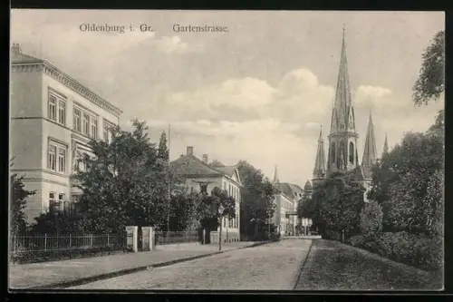 AK Oldenburg i. Gr., Gartenstrasse mit Kirchturm