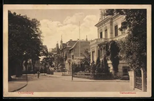 AK Oldenburg / Gr., Gartenstrasse mit Fahrradfahrer