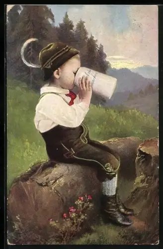 AK Kleiner Junge trinkt ein Bier aus einem Bierkrug