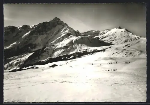 AK Obertschappina am Heinzenberg, Skifelder auf Obergmeind, Blick z. Piz Beverin u. Bruschghorn