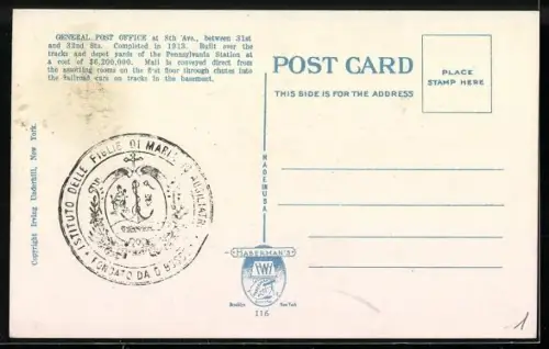 AK New York, New General Post Office Strassenansicht mit Autos und Strassenbahn davor, US-Fahnen auf dem Dach