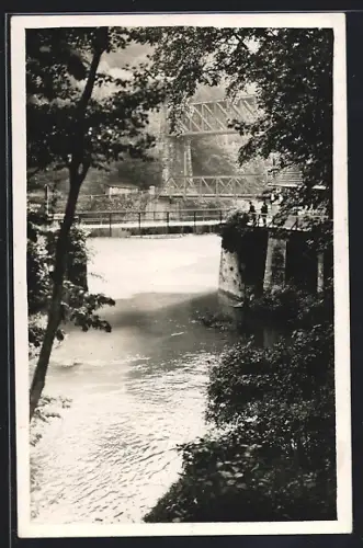 Foto-AK Weyer /O.-Ö., Flusspartie mit Eisenbahnbrücke