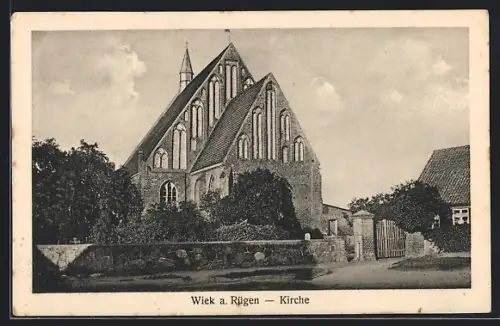 AK Wiek a. Rügen, Kirche mit Strassenpartie