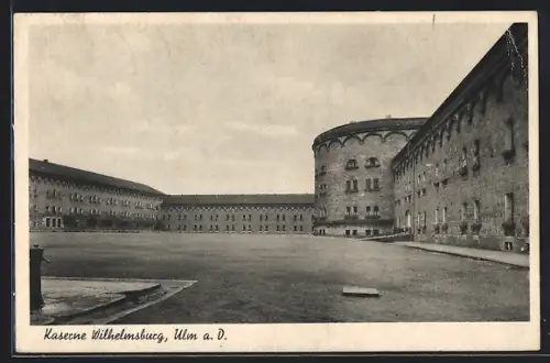 AK Ulm / Donau, Kaserne Wilhelmsburg, Innenhof