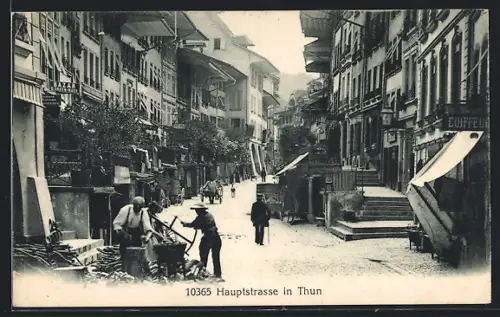 AK Thoune, une rue avec le coiffeur, des hommes travaillent au premier plan