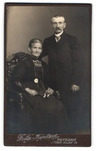 Fotografie Fritz Kintzel, Potsdam, Jäger Allee 15, Älteres Paar im Studio