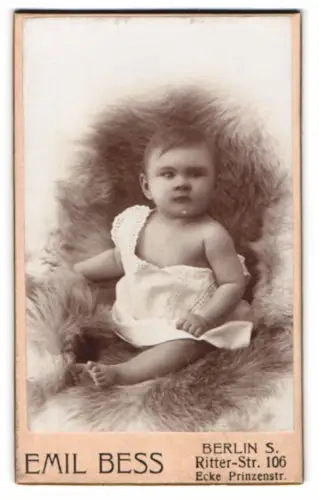 Fotografie Emil Bess, Berlin, Ritter-Strasse 106, Porträt eines Kleinkindes